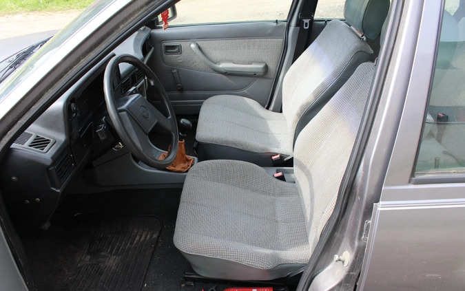 Opel Kadett cena 2800 przebieg: 76000, rok produkcji 1988 z Olsztyn małe 232